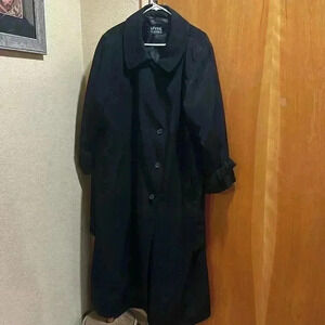 Women’s black trenchcoat size XL